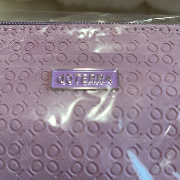 🤎🤎PRICE DROP🤎🤎 NWOT🪷🪷LIMITED EDITION 💜DOTERRA💜OIL POUCH. - Picture 6 of 8